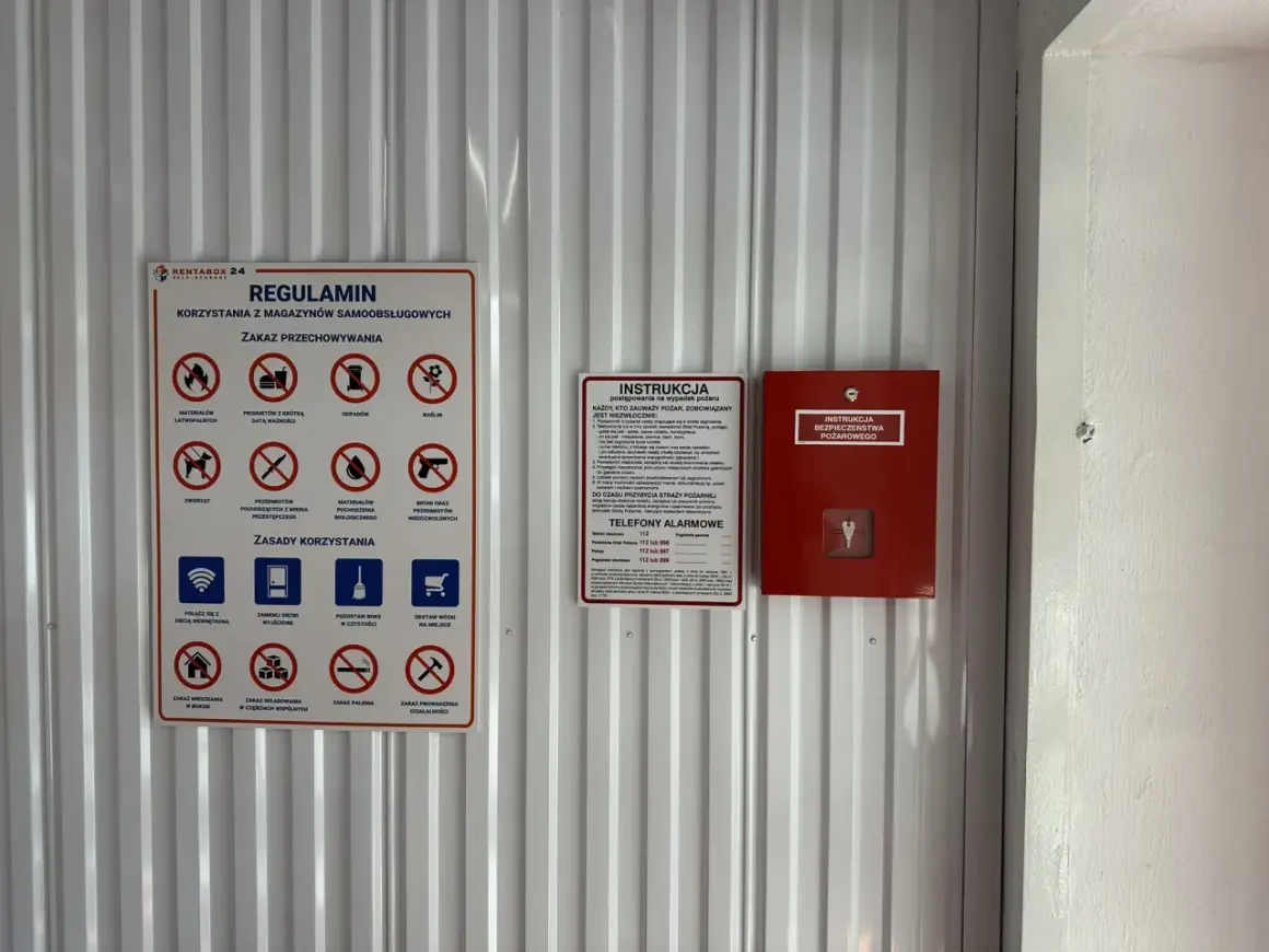 Instrukcja bezpieczeństwa pożarowego w magazynie samoobsługowym. Zawiera zasady przechowywania, korzystania i postępowania na wypadek pożaru.