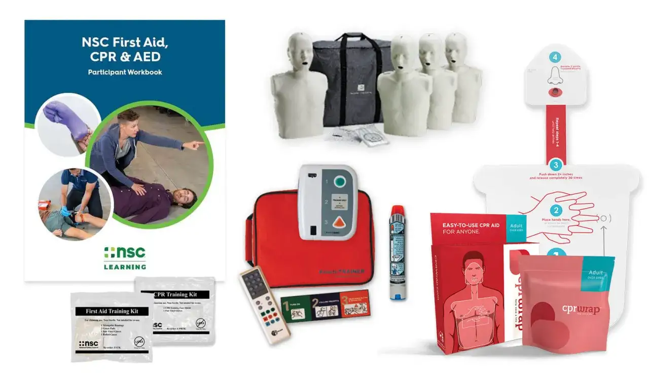 Materiały do kursu pierwszej pomocy online: podręcznik, manekiny, AED, zestawy treningowe.
